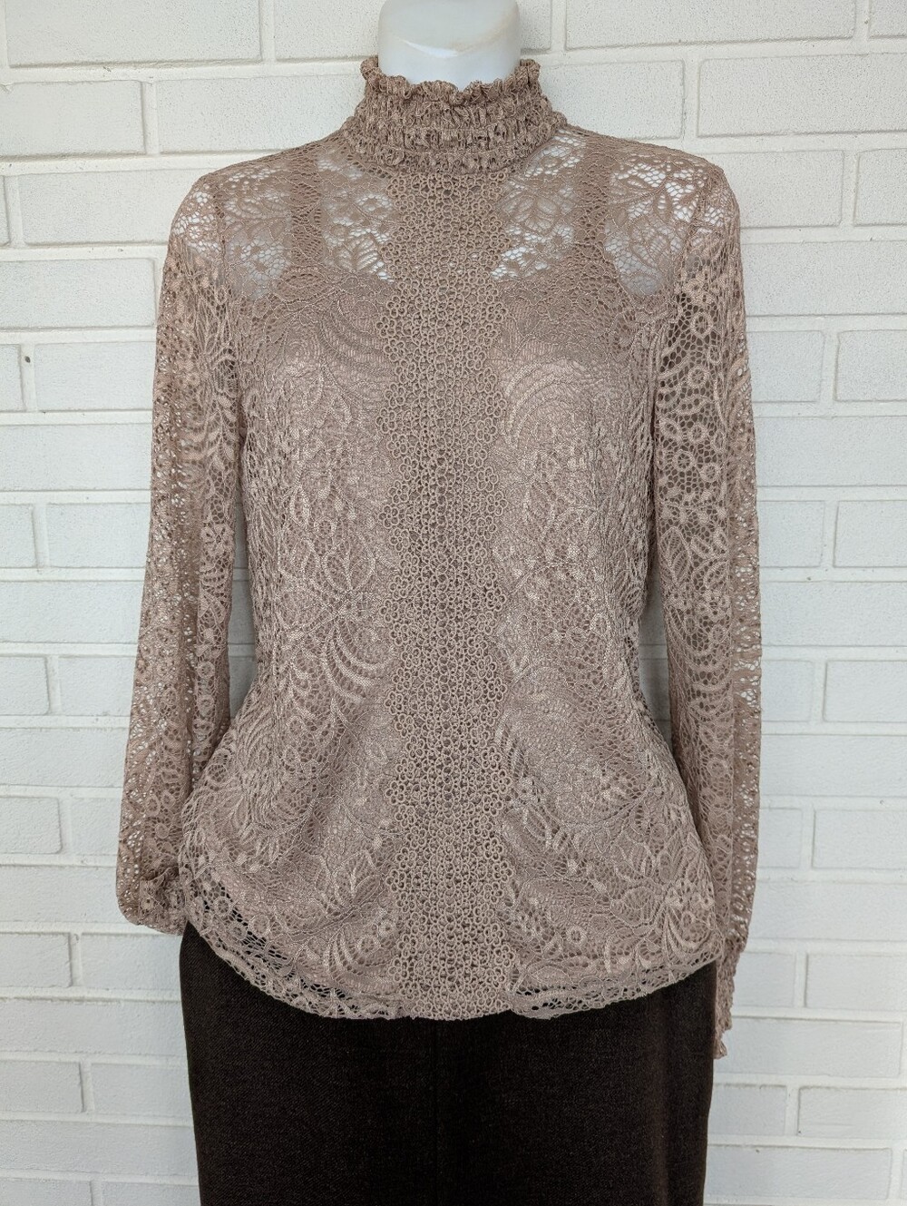 NWT Cable & Gauge Champagne Lace Long-Sleeve Top